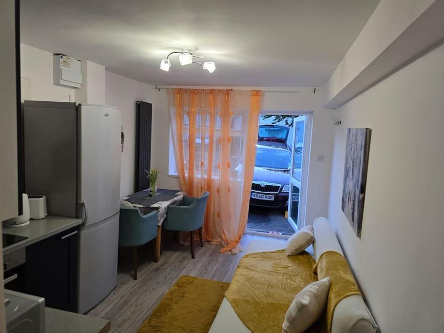 Cozy Flat 1 Bedroom Hucclecote Exterior foto